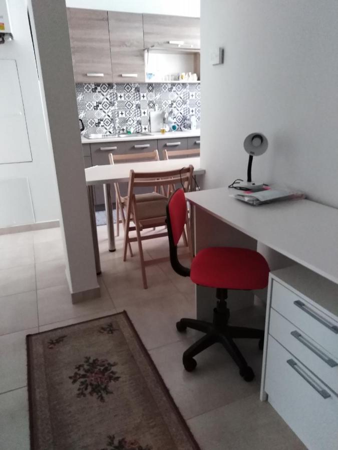 26 Prousis Apartment *