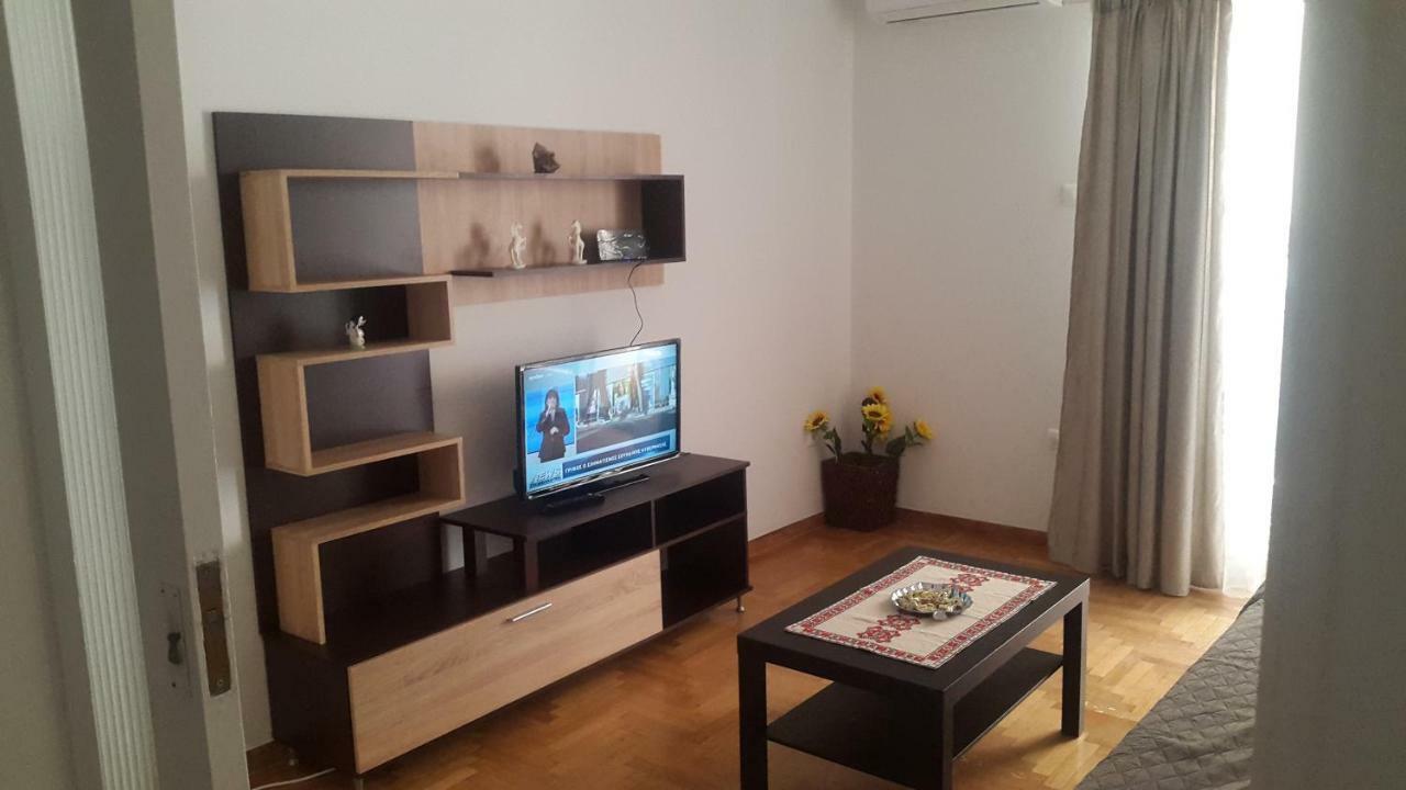 26 Prousis Apartment